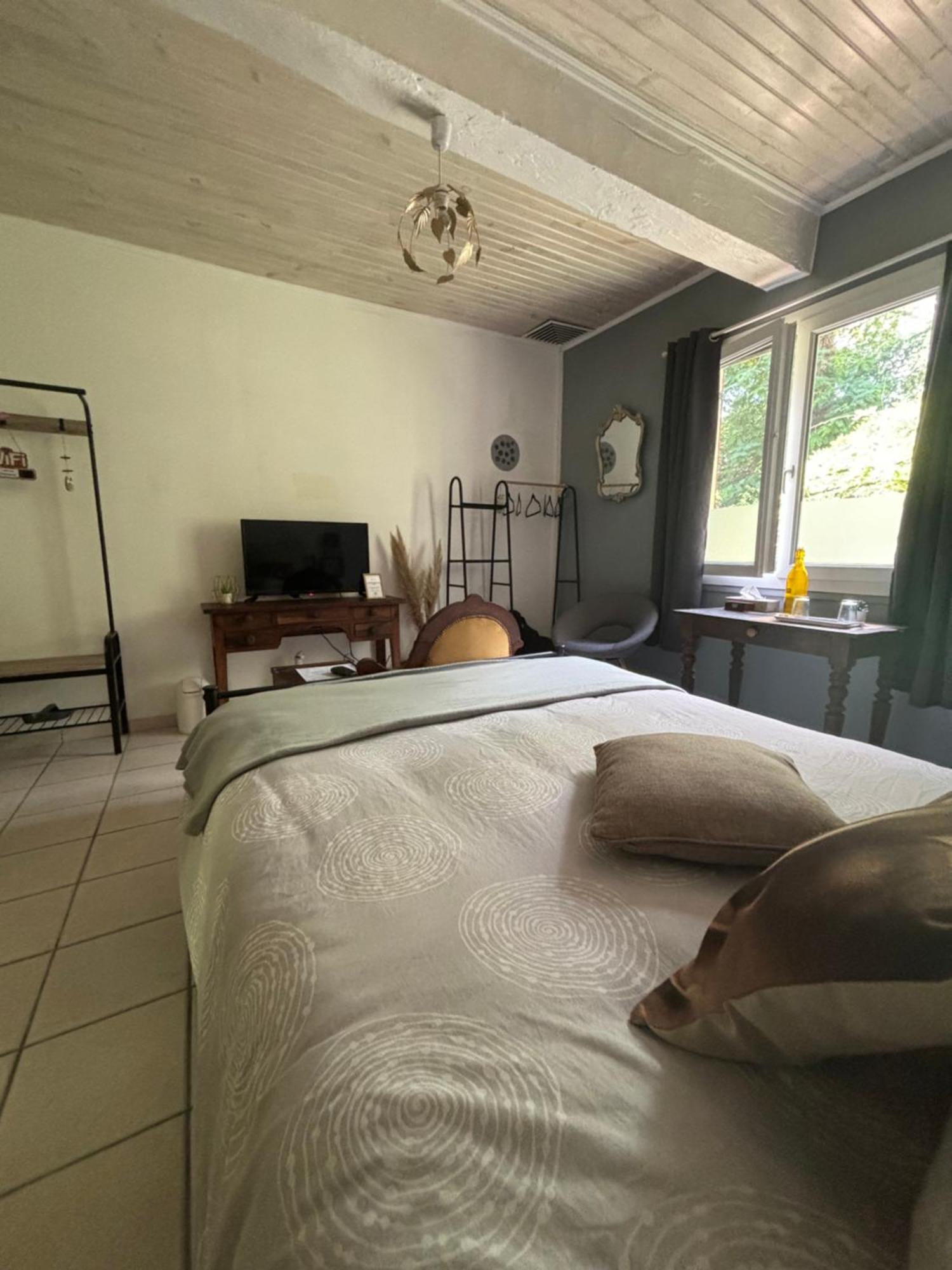 Bed and Breakfast Domaine Pierrot à Laujuzan Extérieur photo